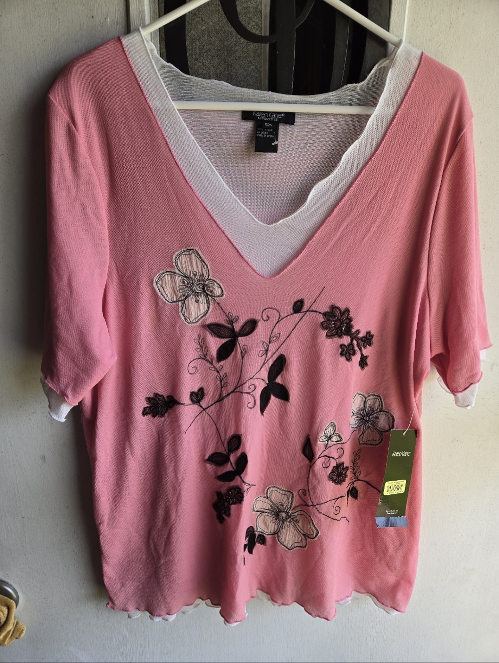 Karen Kane Pink Floral V-Neck Short Sleeve Top with White Inset NWT